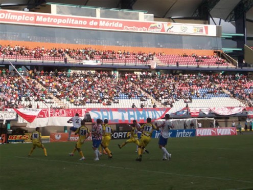 Foto del encuentro entre Estudiantes de Mérida y Trujillanos FC en la última fecha del torneo apertura 2009-2010. Foto: Centro de Prensa de Estudiantes de Mérida