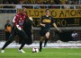 (1) Manuel Sanhouse (DTFC) y (17) Ricardo Noir (CABJ) en partido correspondiente al grupo dos (2) de la Copa Santander Libertadores disputado entre el Deportivo Táchira FC (VEN) y el CA Boca Juniors (ARG), realizado en el Estadio Polideportivo de Pueblo Nuevo en San Cristobal, estado Tachira, Venezuela, 04-03-2009 (GENNARO PASCALE CAICEDO) AVIF