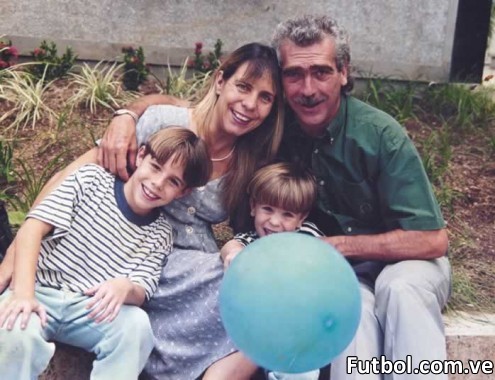 Con su familia. Foto: PedroFebles.com Con su familia. Foto: PedroFebles.com