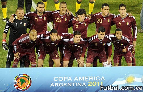 The starting line-up of the Venezuelan national football team poses f Venezuela comenzará 2012 con dos amistosos
