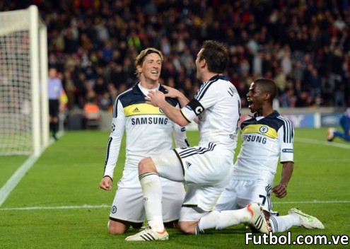 Chelsea's Spanish forward Fernando Torres (L) celebrates with teammates midfielder Frank Lampard (C) and Brazilian midfielder Ramires (R) after scoring during the UEFA Champions League second leg semi-final football match Barcelona against Chelsea at the Cam Nou stadium in Barcelona on April 24, 2012. Ten-man Chelsea reached the Champions League final after drawing 2-2 with holders Barcelona in their semi-final final second leg clash here to progress 3-2 on aggregate. AFP PHOTO / ADRIAN DENNIS Chelsea's Spanish forward Fernando Torres (L) celebrates with teammates midfielder Frank Lampard (C) and Brazilian midfielder Ramires (R) after scoring during the UEFA Champions League second leg semi-final football match Barcelona against Chelsea at the Cam Nou stadium in Barcelona on April 24, 2012. Ten-man Chelsea reached the Champions League final after drawing 2-2 with holders Barcelona in their semi-final final second leg clash here to progress 3-2 on aggregate. AFP PHOTO / ADRIAN DENNIS